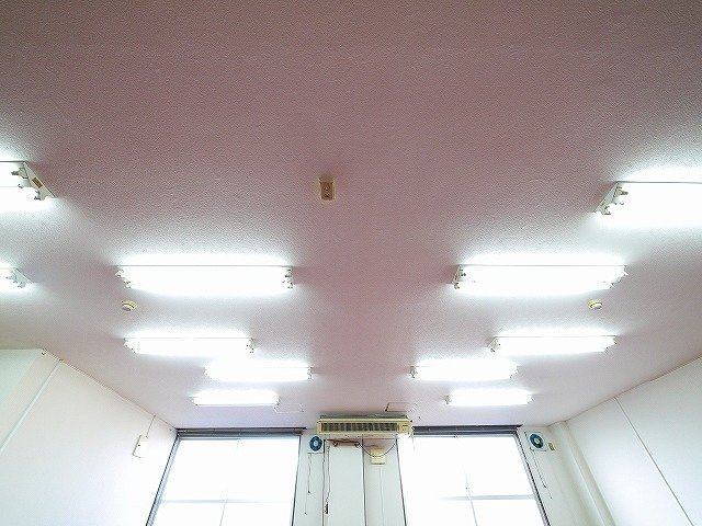 大和本社ビル別館の内装|明るい色調の室内です