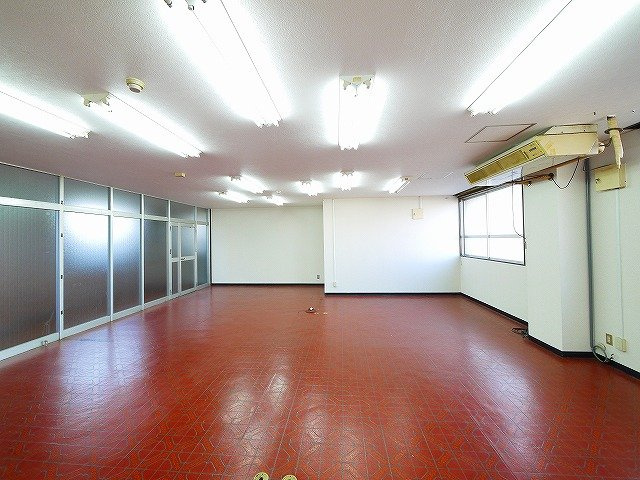 大和本社ビル別館の内装|明るい色調の室内です