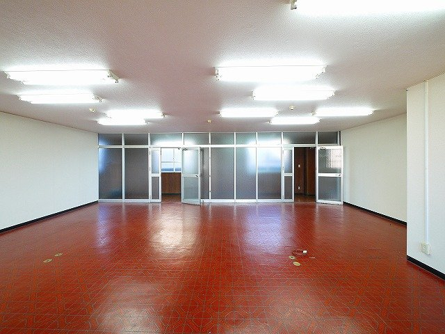 大和本社ビル別館の内装|明るい色調の室内です