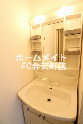 【洗面所】 | UTレジデンス弁天町 | 忙しい朝には欠かせない洗面所です