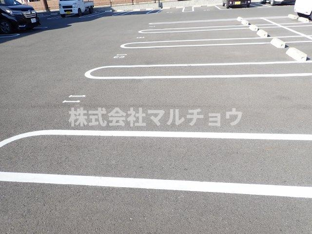 エルアシュールの駐車場