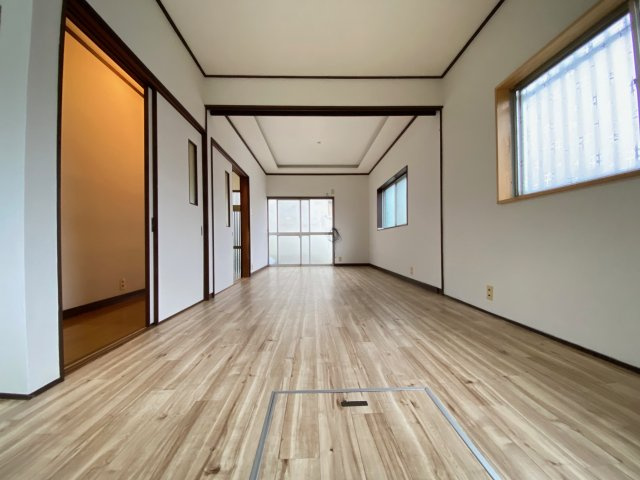 富田林町貸家の居間・リビング