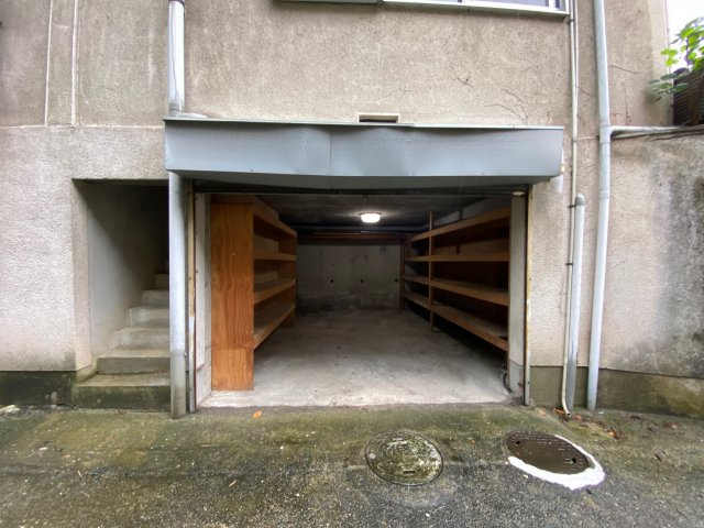 富田林町貸家の駐車場