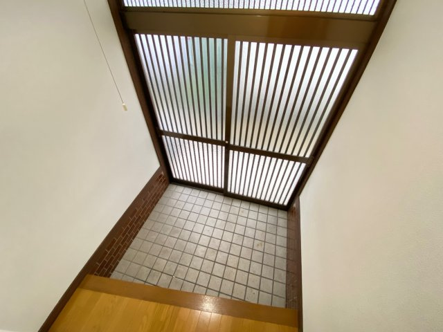 富田林町貸家の玄関