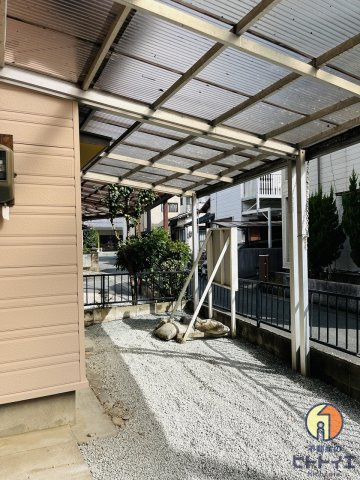 室岡中古住宅の駐車場