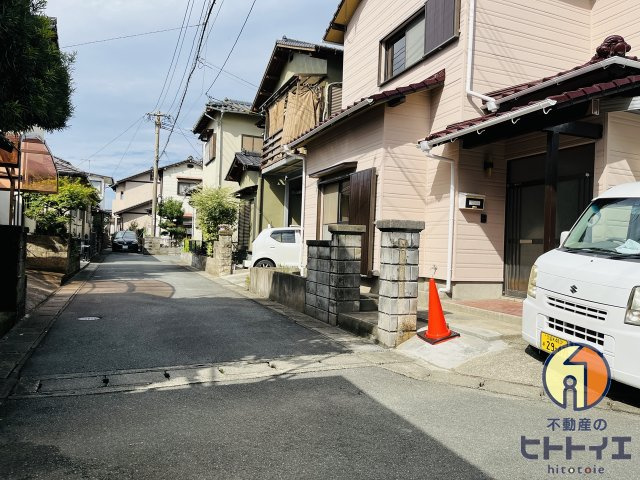 室岡中古住宅の前面道路含む現地写真