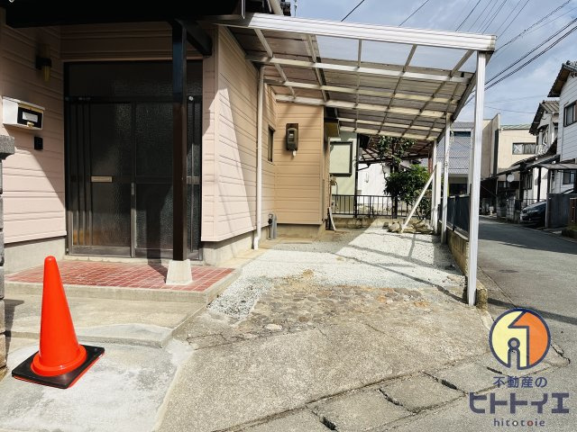 室岡中古住宅のエントランス