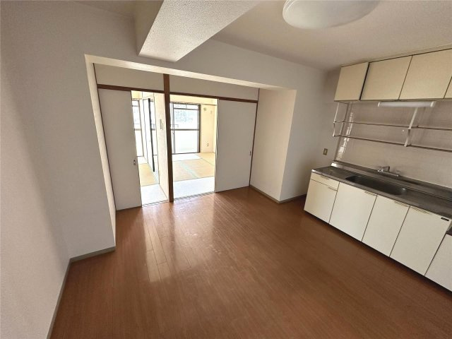 【居間・リビング】 | シュロス鵜の森 | ※同建物同型別のお部屋