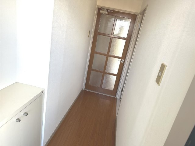 【玄関】 | シュロス鵜の森 | ※同建物同型別のお部屋