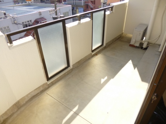【バルコニー】 | シュロス鵜の森 | ※同建物同型別のお部屋