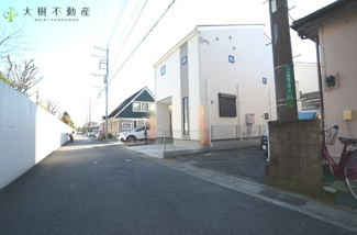 【前面道路含む現地写真】