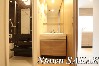 【独立洗面台】 | プレサンス丸の内城雅 | 独立洗面台、小物を置くことができて便利です