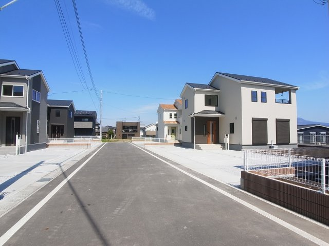 新築　北群馬郡吉岡町上野田第2　Livele Garden.S　5号棟の前面道路含む現地写真|現地写真　西側接道幅員約6ｍ　