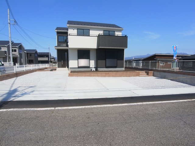 新築　北群馬郡吉岡町上野田第2　Livele Garden.S　6号棟の駐車場|現地写真　 駐車スペース広々！並列4台置けます♪					
