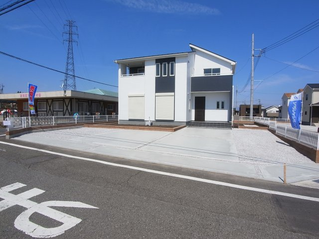 新築　北群馬郡吉岡町上野田第2　Livele Garden.S　1号棟の駐車場|現地写真　 駐車スペース広々！並列で4台置けます♪					
