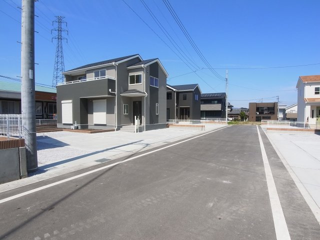 新築　北群馬郡吉岡町上野田第2　Livele Garden.S　2号棟の前面道路含む現地写真|現地写真　西側接道幅員約5.9ｍ　中央位置指定道路幅員6ｍ	