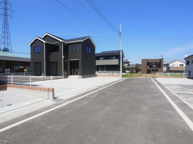新築　北群馬郡吉岡町上野田第2　Livele Garden.S　3号棟の前面道路含む現地写真|現地写真　西側接道幅員約5.9ｍ　中央位置指定道路幅員6ｍ	