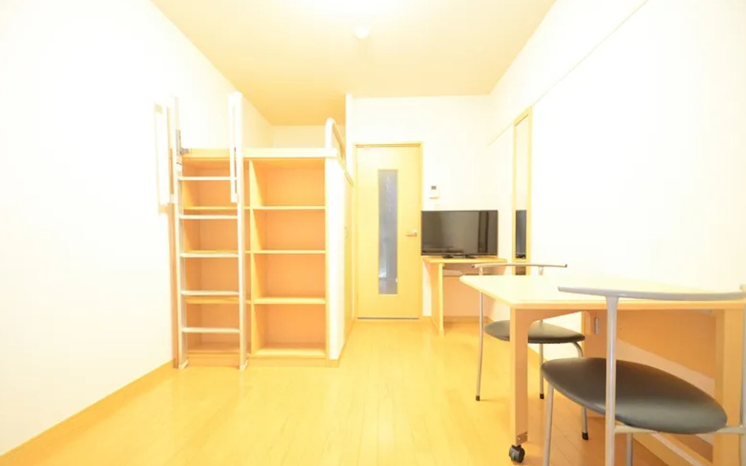 レオパレスビアンコの居間・リビング|日当たり良好♪