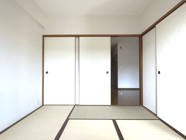 ジャストハイツの和室|和室ならではの温かな和の空間で寛ぎの時間を過ごせます