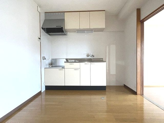 ジャストハイツの居間・リビング|明るい室内です