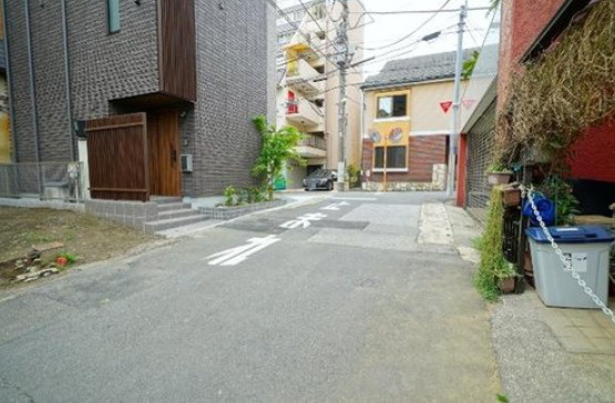 台東区上野桜木２丁目の売地の前面道路含む現地写真