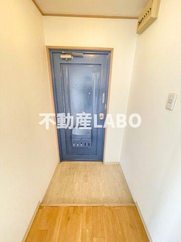 サンハイツ市岡の玄関