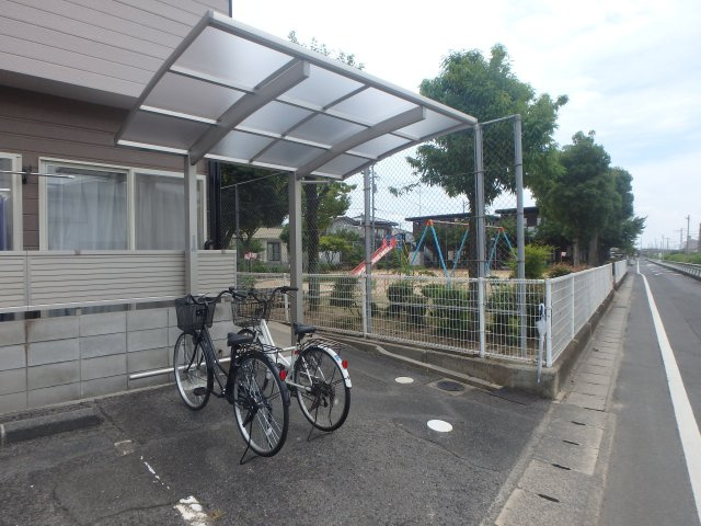 サニーコート中庄のその他共用部分|中庄　サニーコート中庄　1LDK　駐輪場