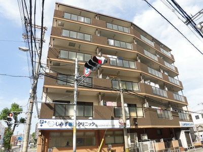 【外観】 | サニークレスト忠 | 交差点にある明るいマンションです。