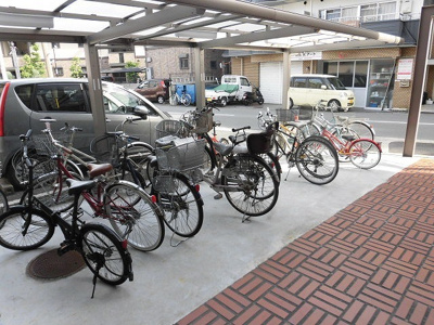 【駐車場】 | サニークレスト忠 | 屋根付きの駐輪場です。