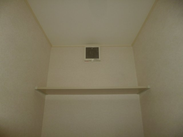 ＨＯＰＥＬＯＤＧＥ　Ⅰのトイレ|収納棚