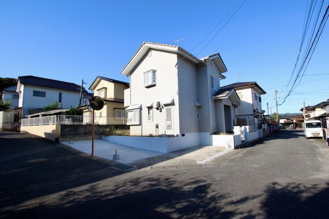 梅林７丁目戸建の前面道路含む現地写真