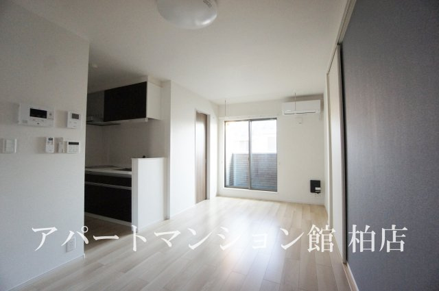 レジデンス　カサノⅣの居間・リビング