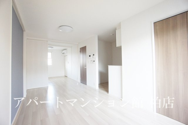 レジデンス　カサノⅣの居間・リビング