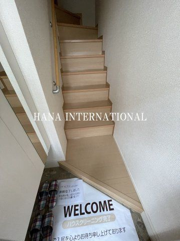 クレセント国立の玄関