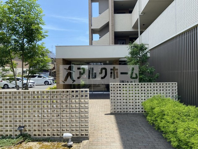 メゾン新町のエントランス