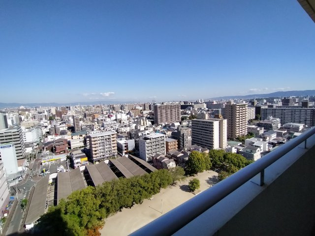大阪イーストガーデンズタワーの展望|バルコニーからの展望です。