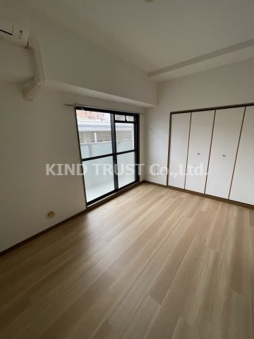 ドゥムレ西天満の居間・リビング|ゆったり過ごせる居間です