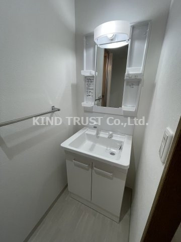 ドゥムレ西天満の洗面所|スペースが確保できる洗面所です