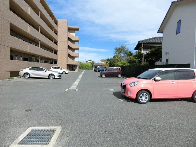 ピアコートBの駐車場