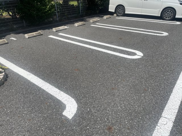 グランディール富里Ⅰの駐車場