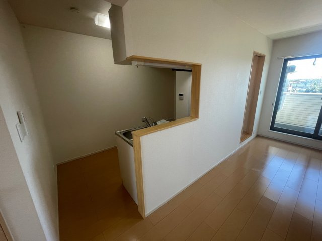 グランディール富里Ⅰの内装|対面キッチン