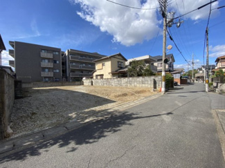【前面道路含む現地写真】