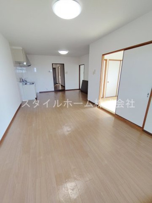 【居間・リビング】 | フリーダムコート弐番館