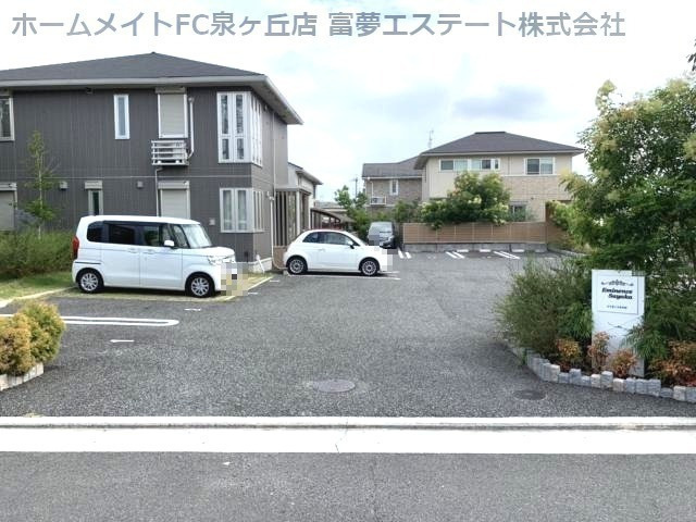 エミネンスさやかの駐車場