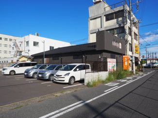【駐車場】 | 店舗と隣接駐車場の位置関係です。