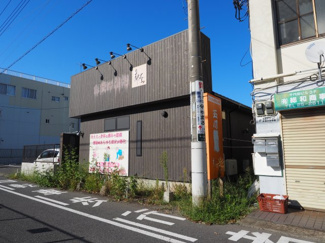 【外観】 | L型の建物のため、２本の道路に面しています。