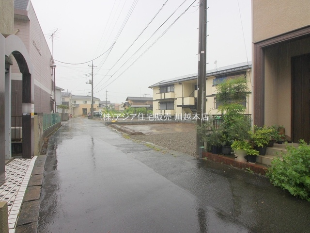 川越市鯨井　新築戸建の前面道路含む現地写真
