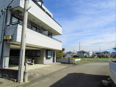 【前面道路含む現地写真】 | 事務所・賃貸部屋付中古戸建　中央市井之口 | 前面道路含む現地写真です