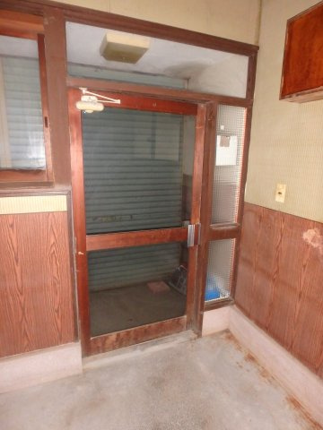 玉島勇崎中古戸建の玄関|店舗部分