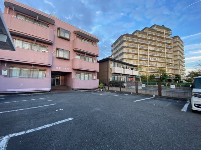 田中ハイツの駐車場
